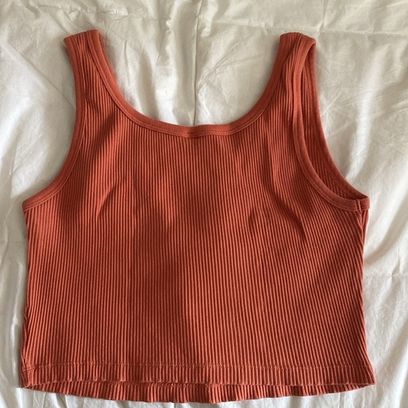 Crop top- Uniqlo - Picture 2 of 2
